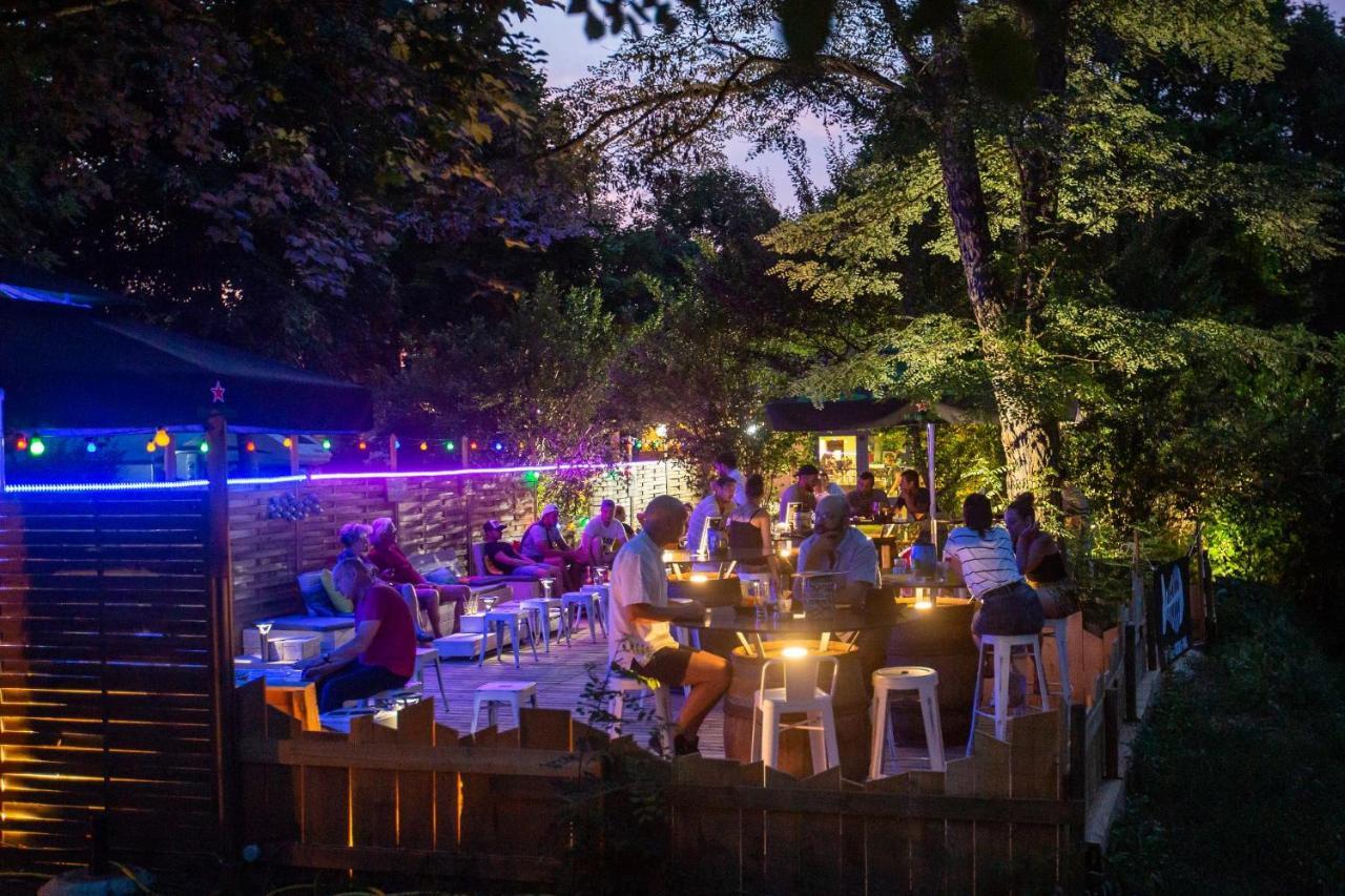 Camping De La Bageasse 브리우드 외부 사진