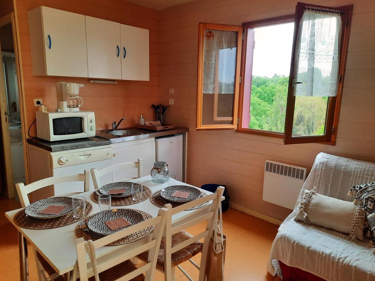 Camping De La Bageasse 브리우드 외부 사진