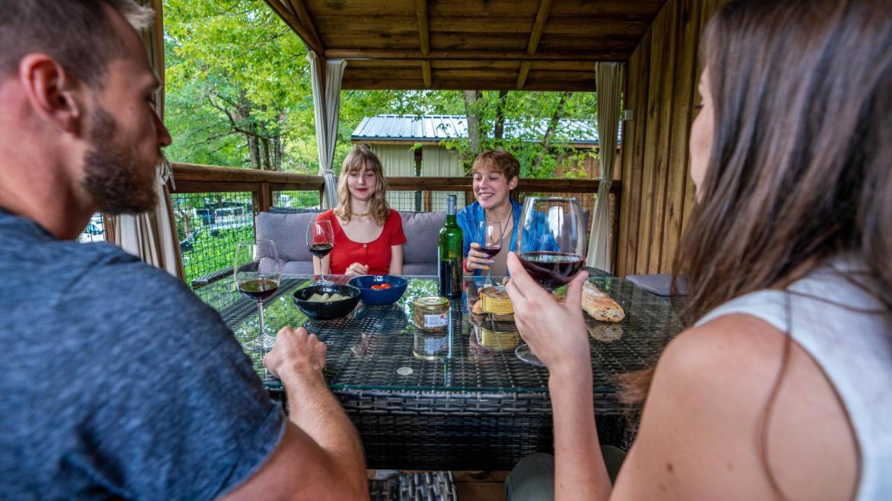 Camping De La Bageasse 브리우드 외부 사진